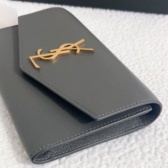 Saint Laurent Uptown Chain Wallet in Grain De Poudre Embossed Leather - Picture 14 of 16